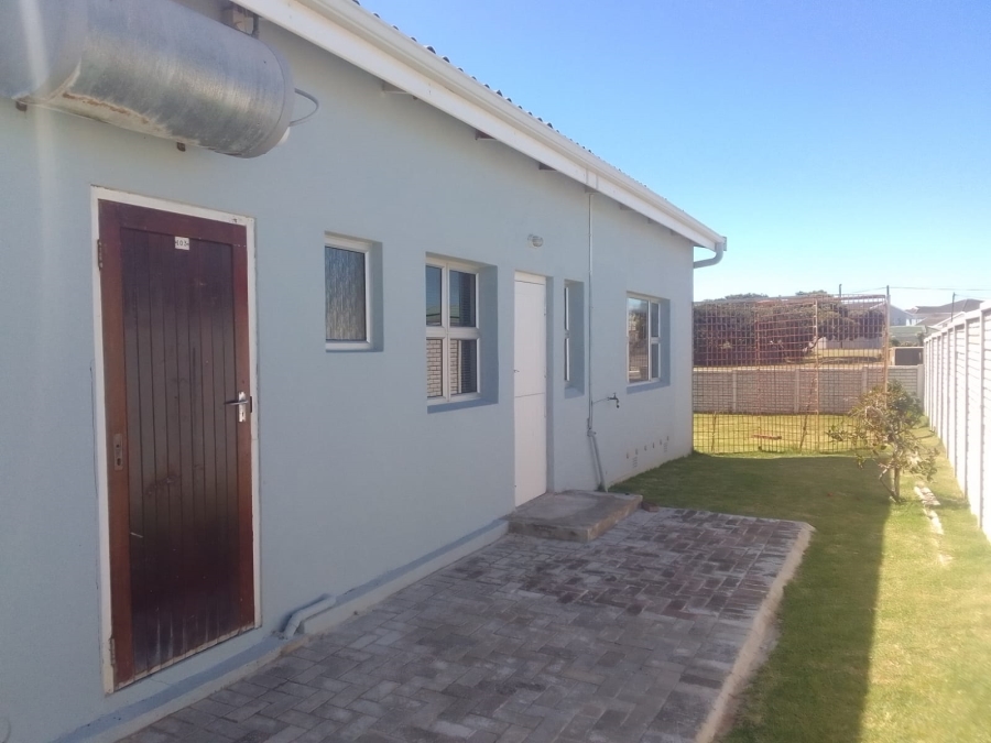 To Let 3 Bedroom Property for Rent in Kidds Beach Eastern Cape